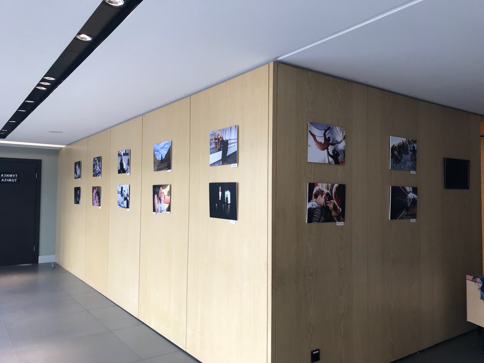 Фотовыставка «Взгляды. Жизнь без границ»,  отель «Азимут»