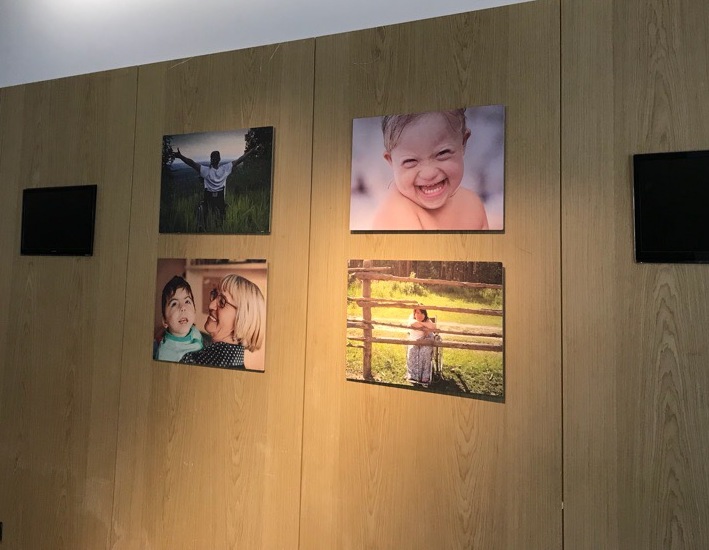 Фотовыставка «Взгляды. Жизнь без границ»,  отель «Азимут»