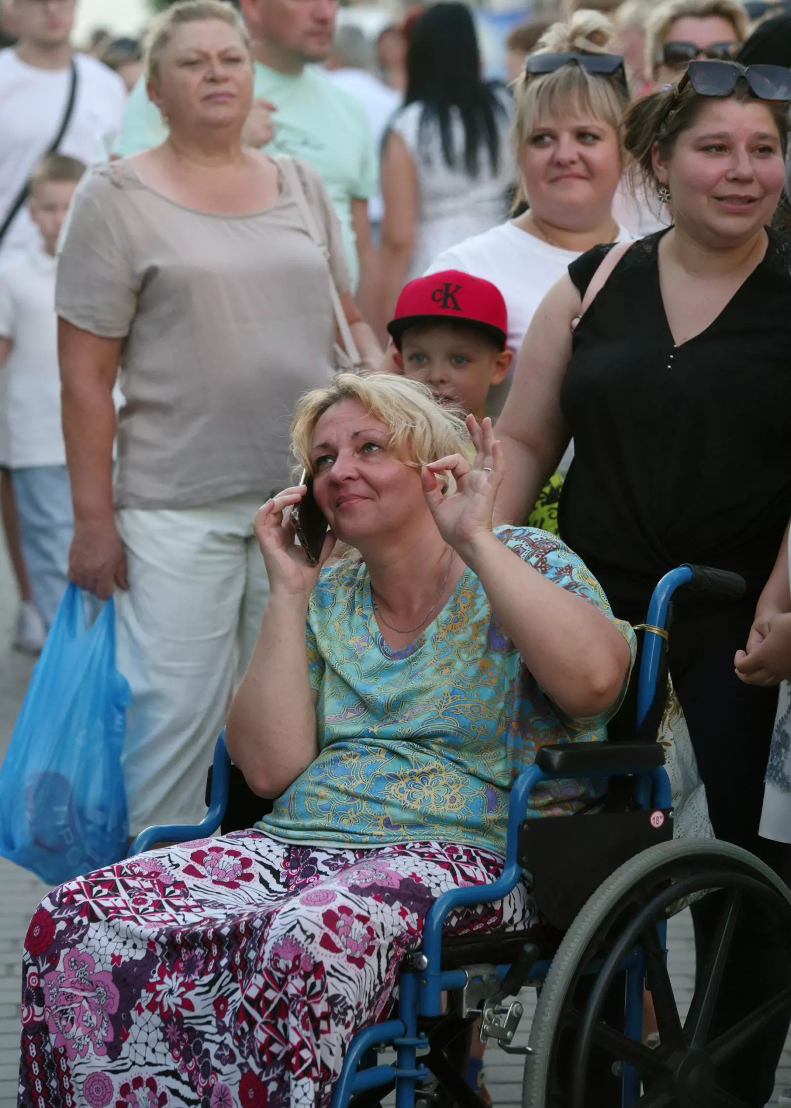 Благодарный зритель уличного музыканта