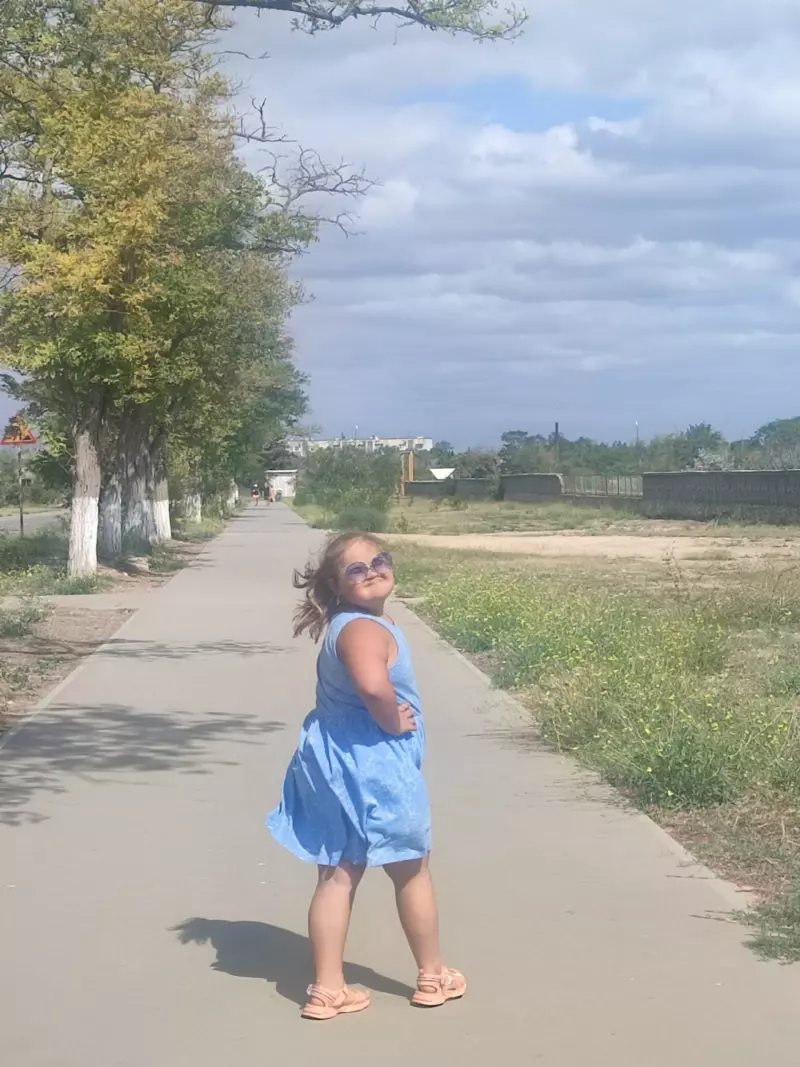 Летящей позитивной походкой